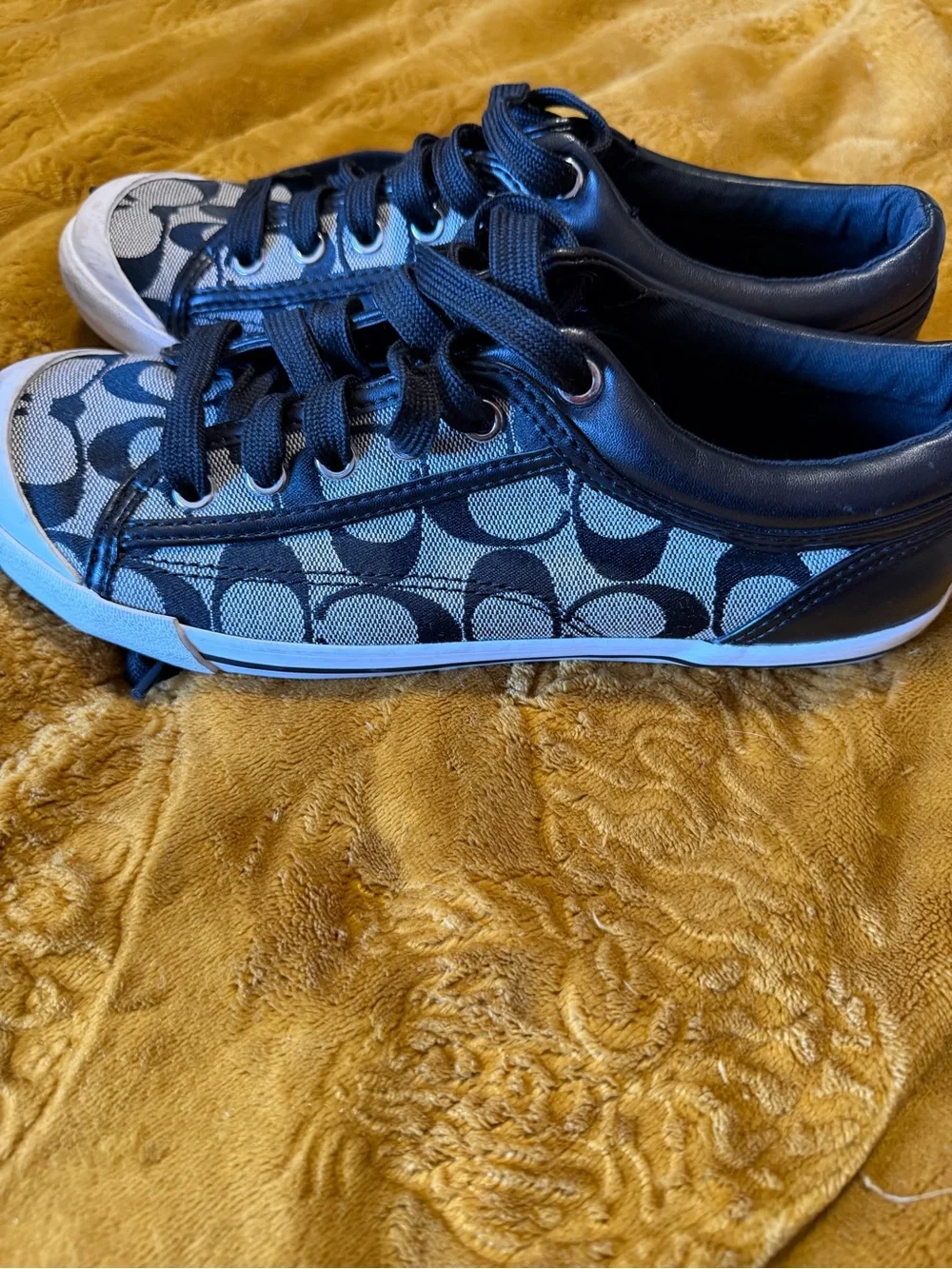 Coach women ' Navy Signature C Sneaker